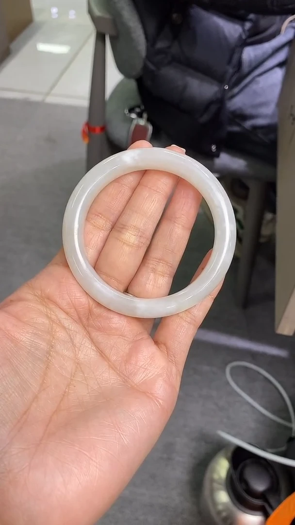 未镶嵌手镯和田玉和田玉青海料手镯57.4mm，有微包容