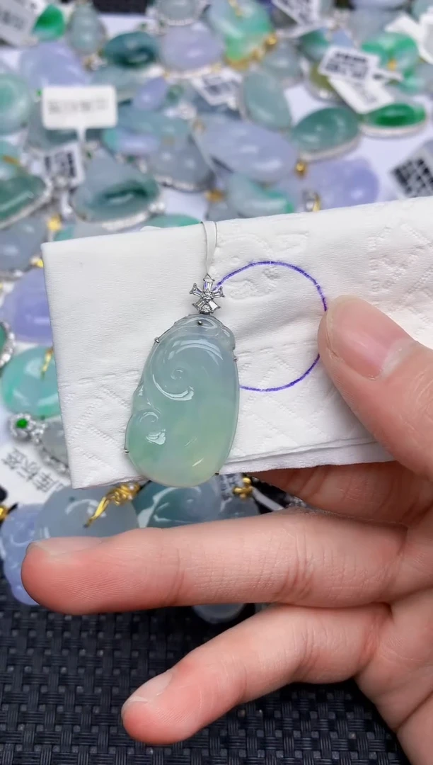 颈饰18K金镶嵌翡翠   天然翡翠A货  百元以上9米证书费自理