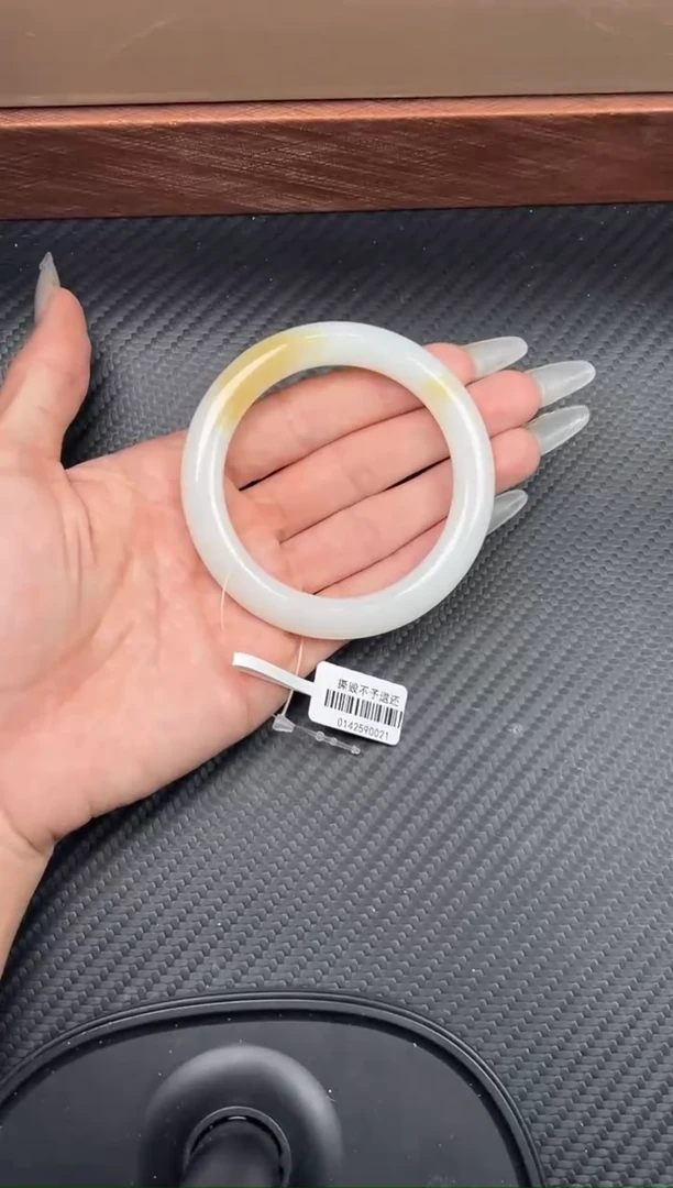 未镶嵌手镯和田玉且末金山微色差56手镯