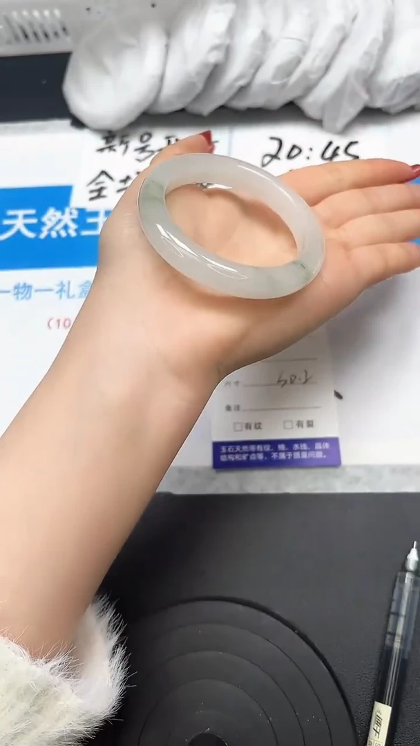 【闪购商品】石英质玉手镯未镶嵌186
