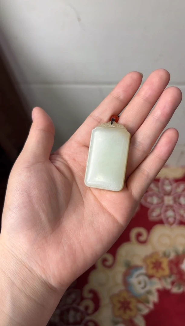 【闪购商品】和田玉吊坠(赠链)未镶嵌且末微色差迪克兰二细吊坠