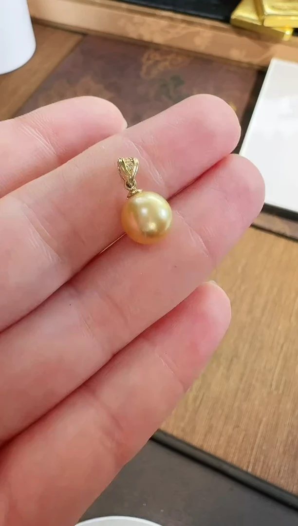 18K金镶嵌海水珍珠吊坠(不含链)吊坠
