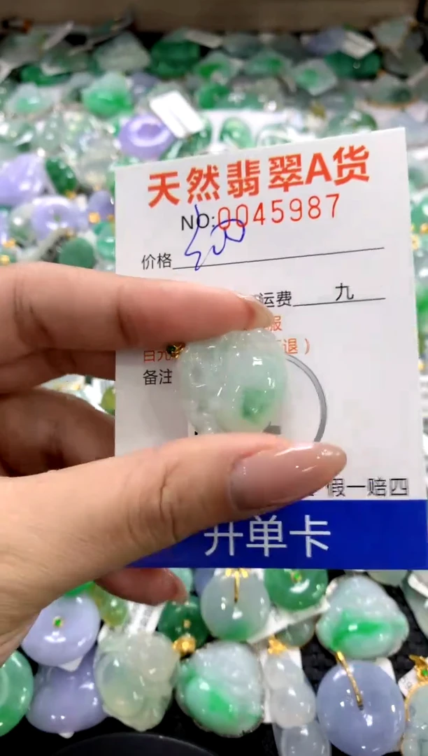 颈饰18K金镶嵌翡翠1111111111111111