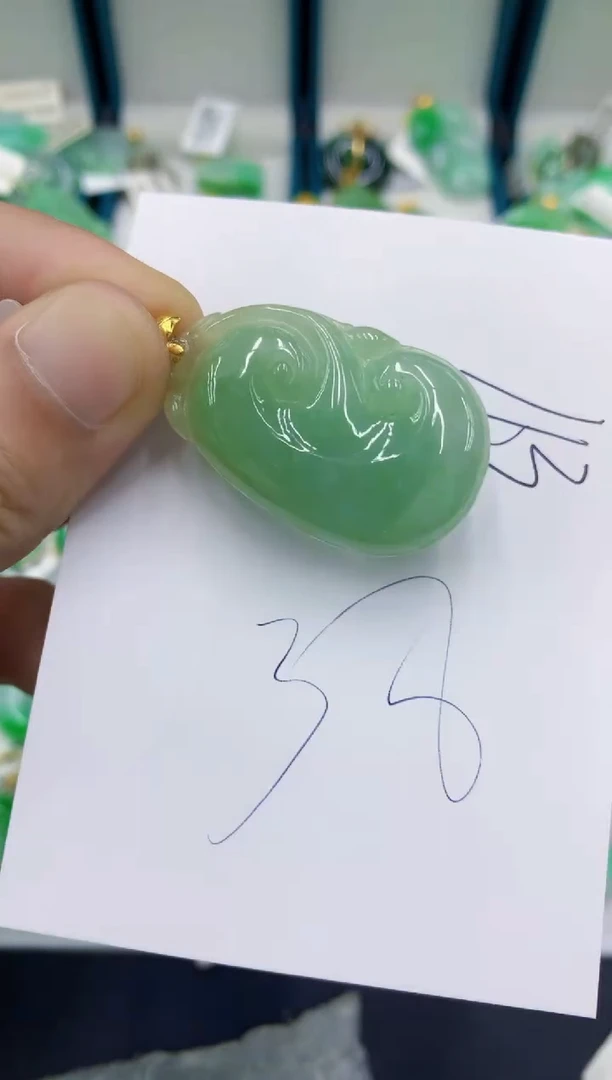 翡翠挂件未镶嵌翡翠