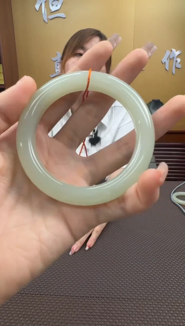 【闪购商品】和田玉手镯未镶嵌58