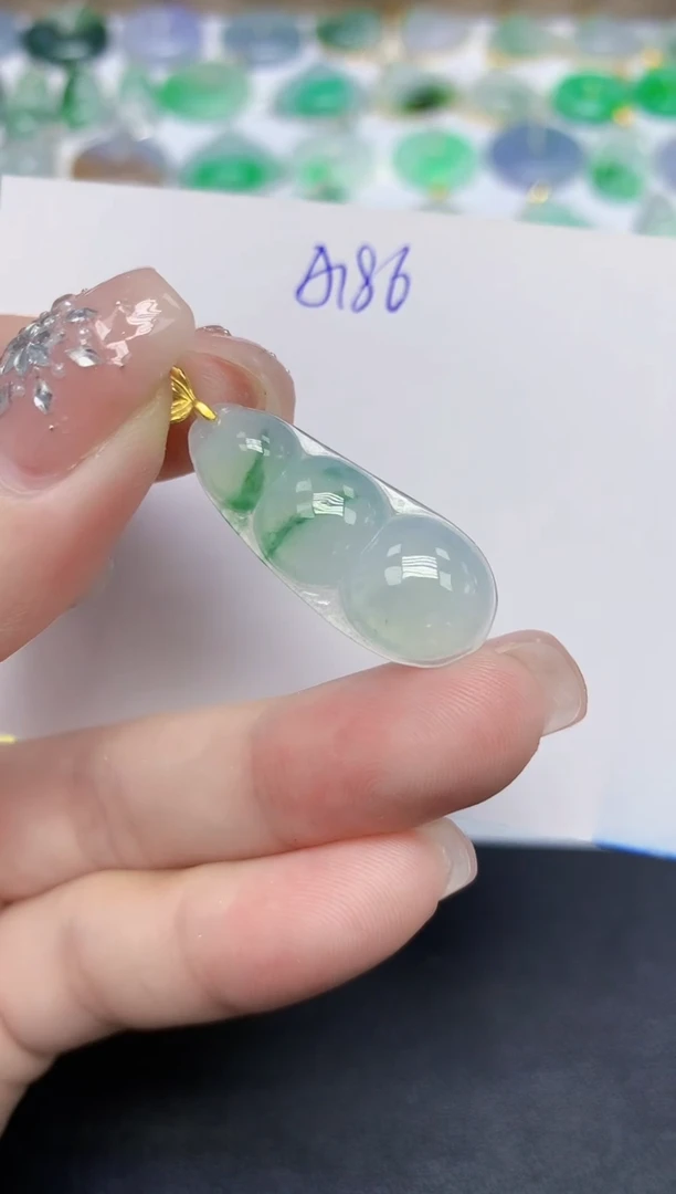 颈饰18K金镶嵌翡翠天然缅甸翡翠A货翡翠百元以上9元证书费自理