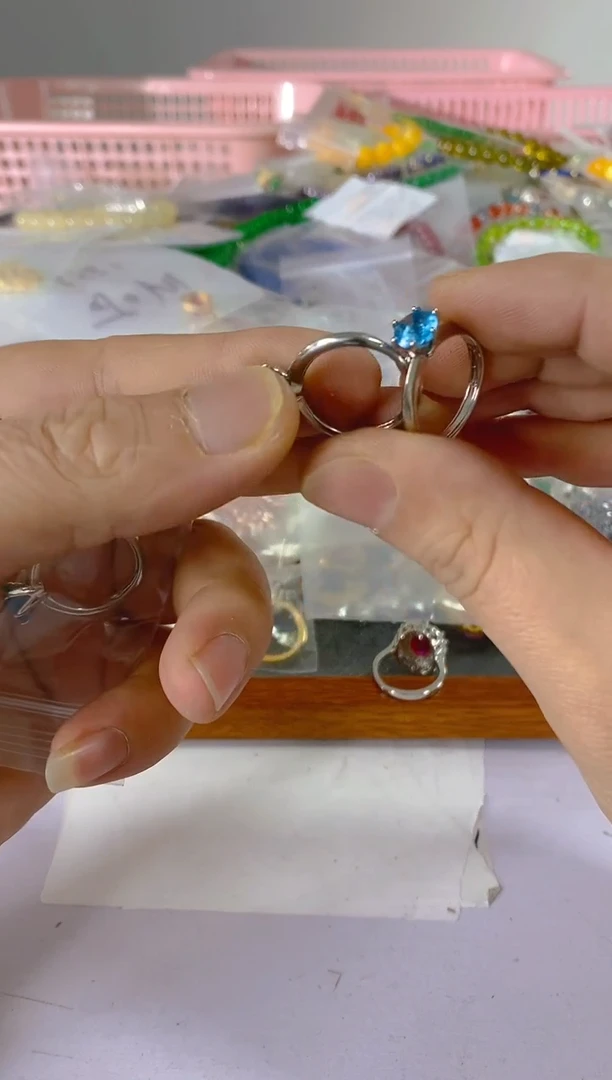 【闪购商品】水晶颈饰银S925镶嵌882红宝，蓝宝，多样性发一件赠链