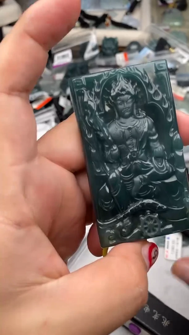 翡翠未镶嵌颈饰 多样性发其一