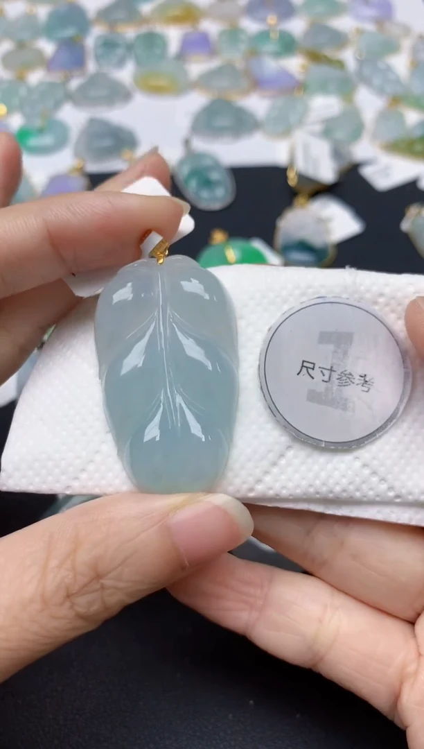 翡翠18K金镶嵌颈饰天然缅甸A货翡翠