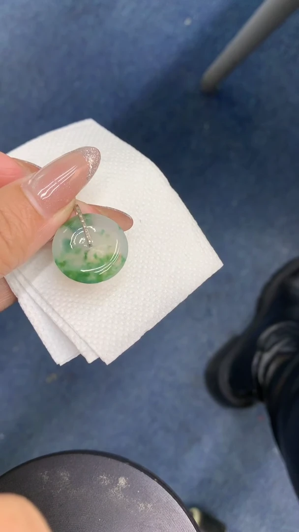颈饰18K金镶嵌翡翠1