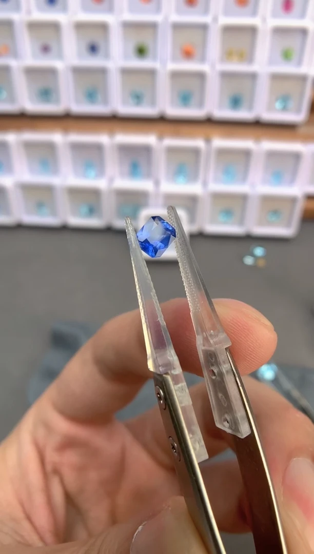 未镶嵌裸石定制蓝宝石1.05ct 矢车菊