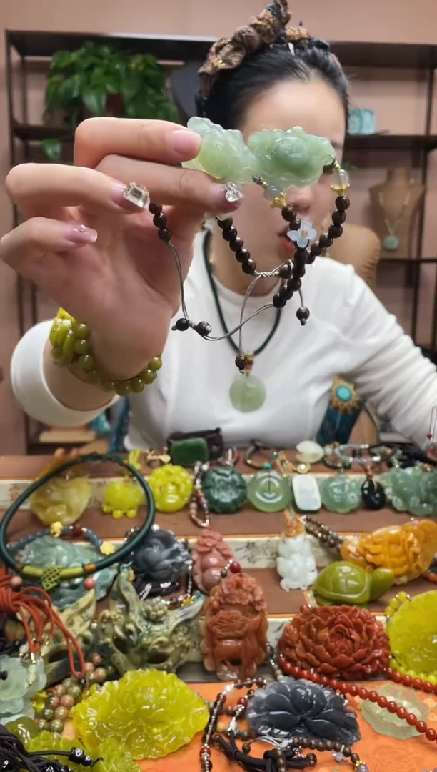 未镶嵌岫玉吊坠多样性发货发其中之一