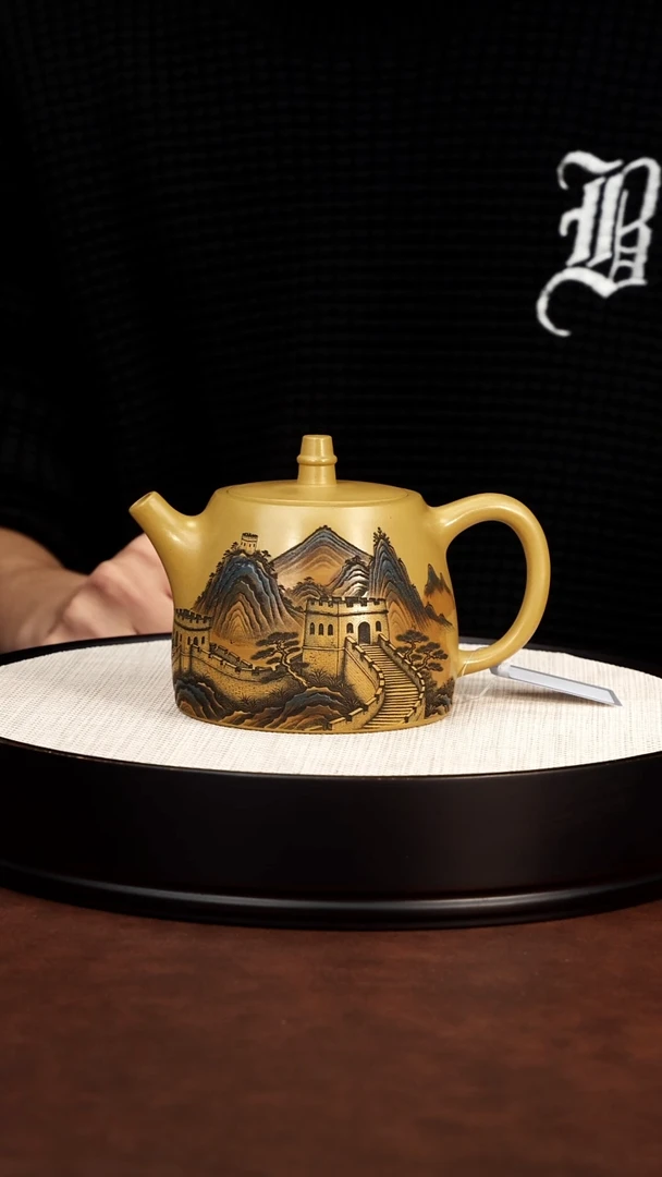 茶壶紫砂长城汉铎壶 黄金段泥 梅付春