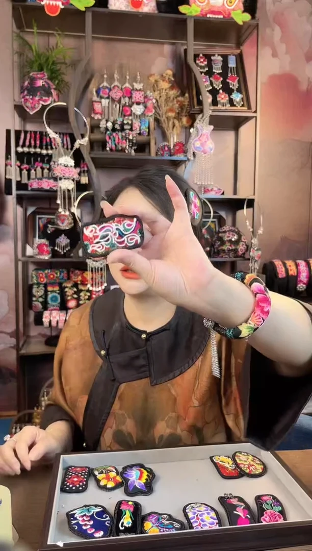 织绣民族风手工非遗老绣饰品123掰掰夹