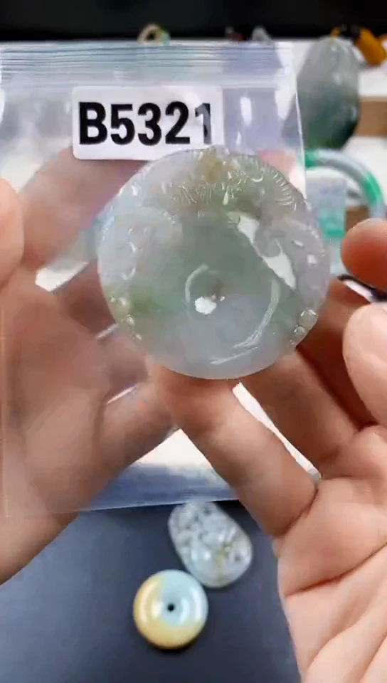 颈饰未镶嵌翡翠天然翡翠吊坠挂件