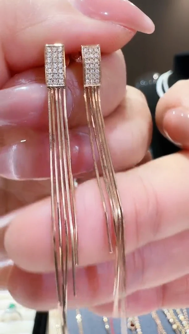 【闪购商品】钻石方形流苏耳钉18K金镶嵌.