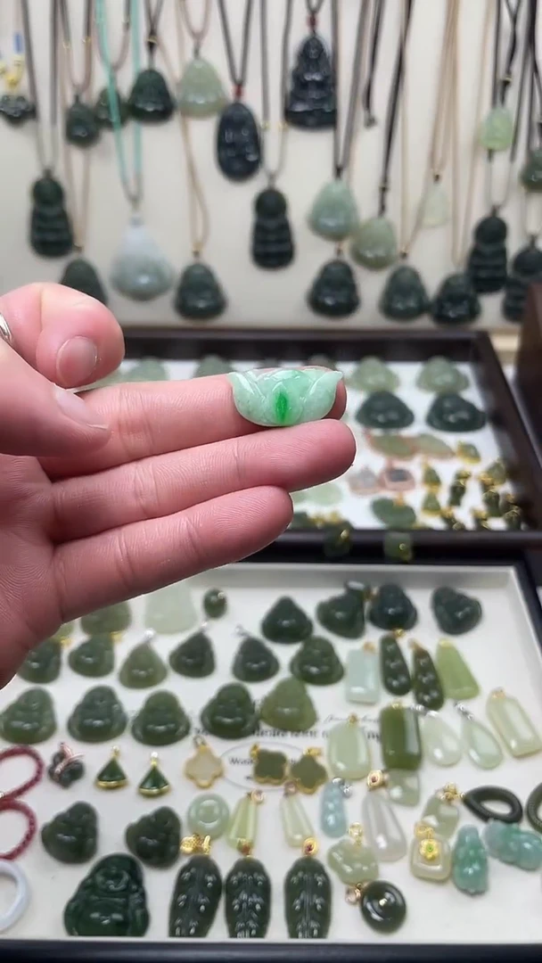 吊坠(不含链)未镶嵌翡翠吊坠(不含链) 未镶嵌 翡翠