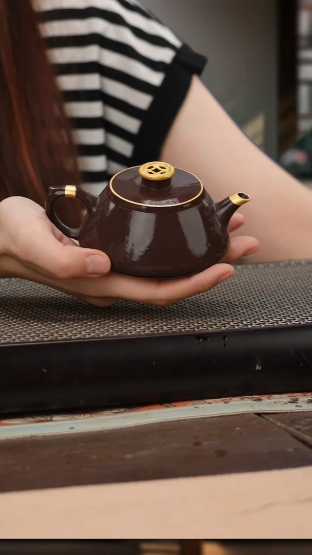 茶壶紫砂四号井茄皮紫泥描金钱币钮飞把石瓢160cc