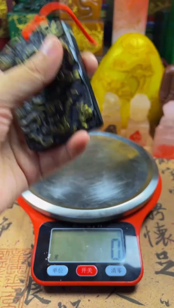 寿山石印石黑豆梗龙牌