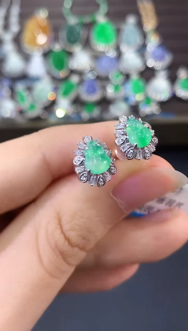 18K金镶嵌翡翠耳饰B183