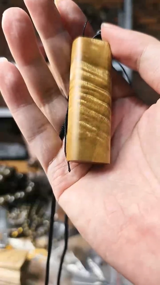 【闪购商品】金丝楠无事牌手把件