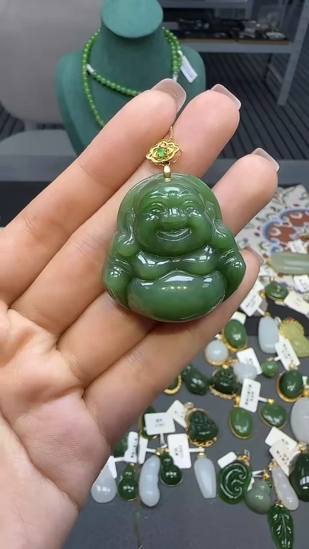 18K金镶嵌和田玉车挂 不含链