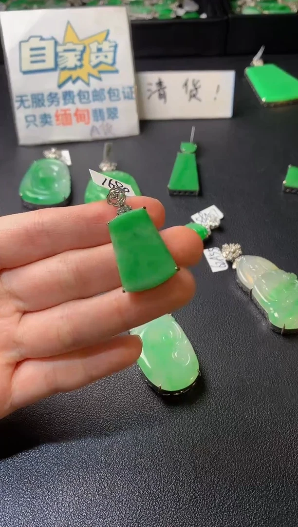 银S925镶嵌翡翠耳饰翡翠