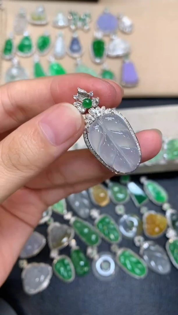 18K金镶嵌翡翠耳饰树叶【无服务费