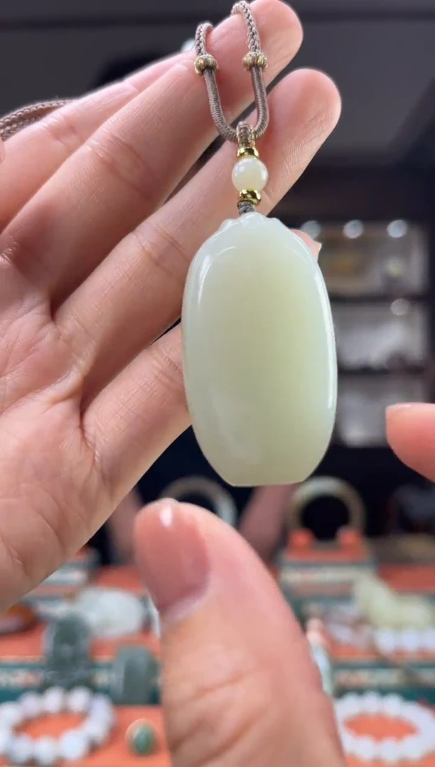 和田玉未镶嵌颈饰佩佩
