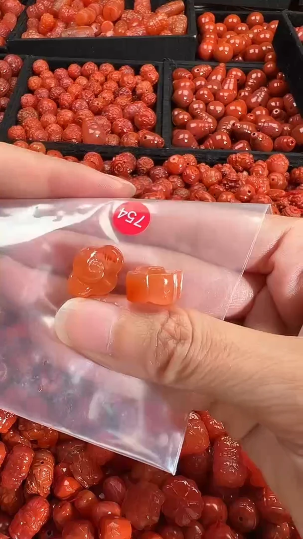 颈饰未镶嵌南红玛瑙1