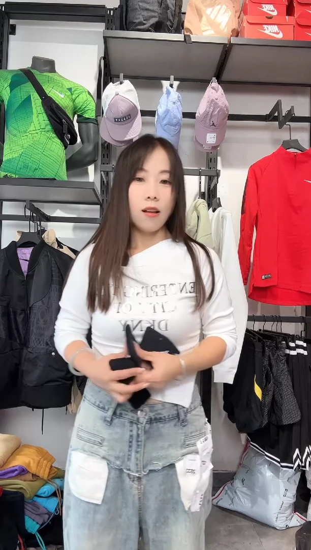 1572  编码 瑕疵款直播间过款为准 尺码