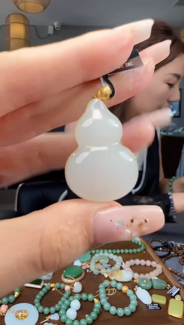 和田玉18K金镶嵌吊坠(不含链)1