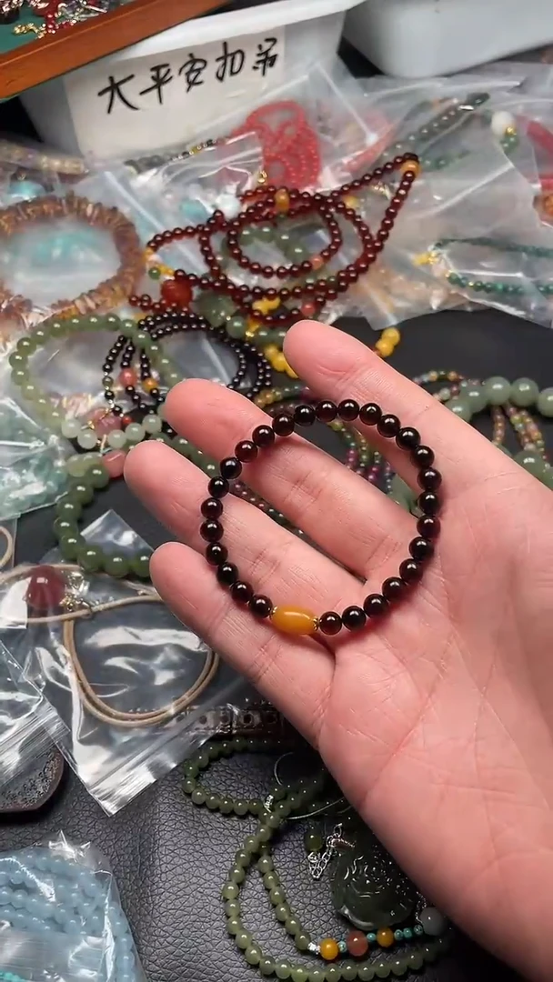 未镶嵌颈饰血珀查***。多样性发货拍一发一