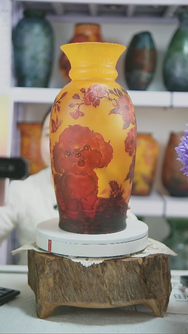 梅花泰迪鸡油黄格雷花瓶