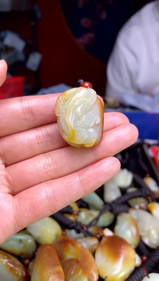 和田玉未镶嵌颈饰1