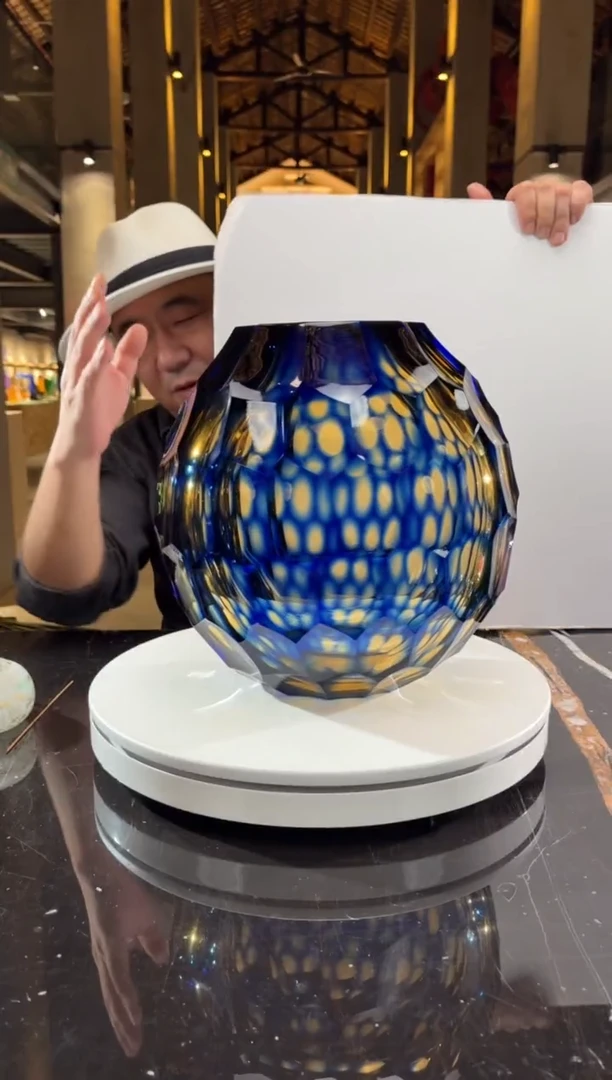 摆件宝石蓝琥珀金凹面花器
