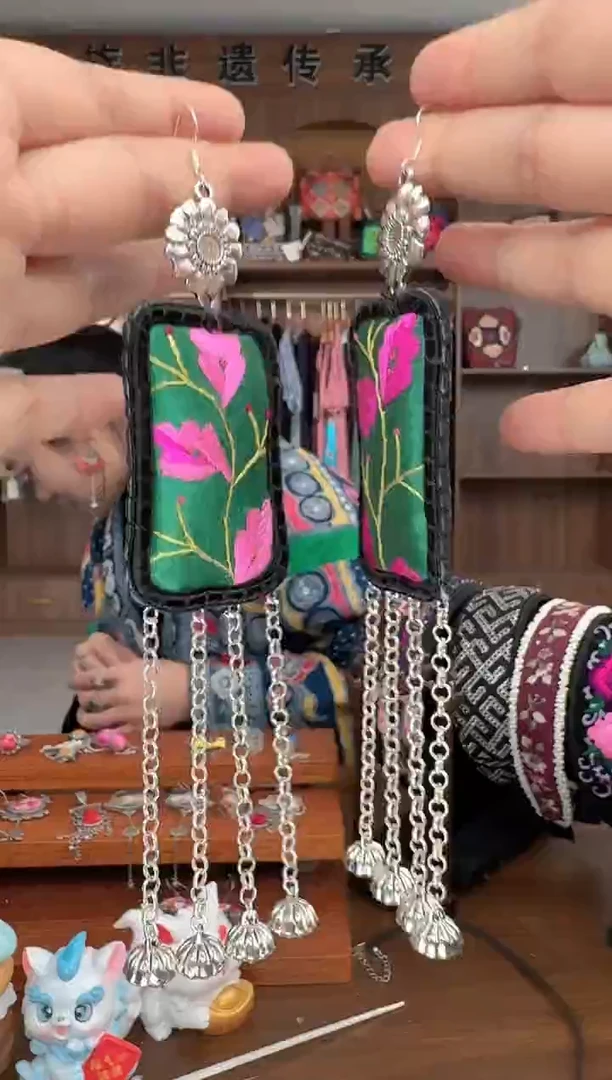 【闪购商品】织绣扶光苗绣传承79