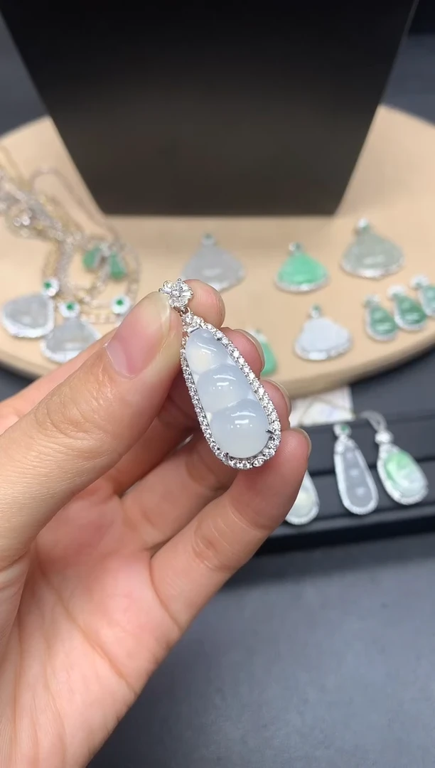 【闪购商品】翡翠吊坠(不含链)银S925镶嵌福豆【多样性发其一】