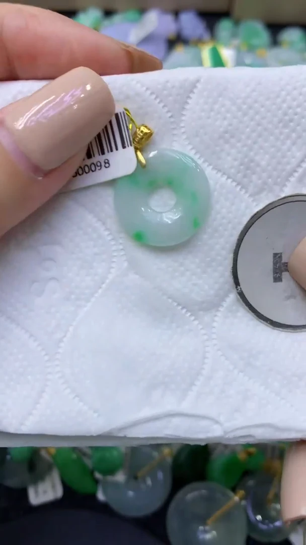 颈饰未镶嵌翡翠天然缅甸翡翠A货