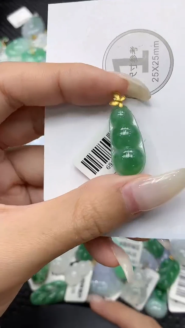 颈饰18K金镶嵌翡翠11111111111