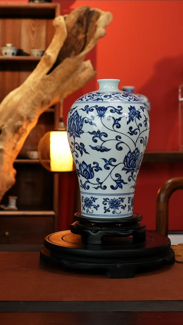 摆件皇窑青花缠枝莲纹梅瓶