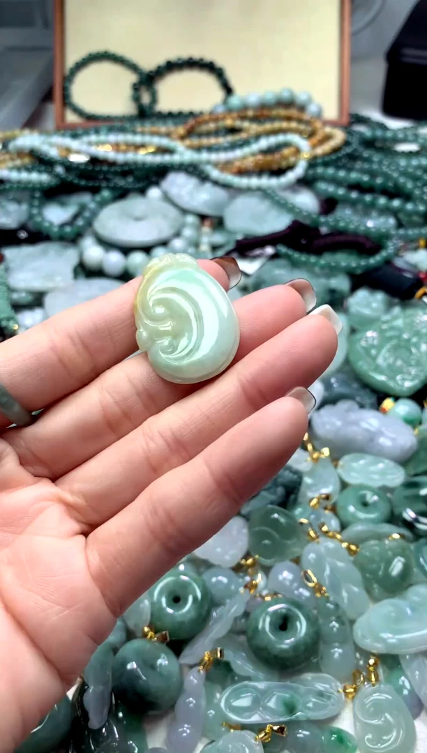 颈饰未镶嵌翡翠1