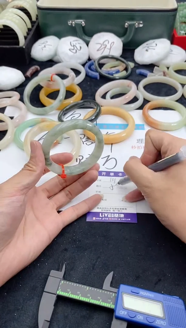 【闪购商品】石英质玉手镯未镶嵌131