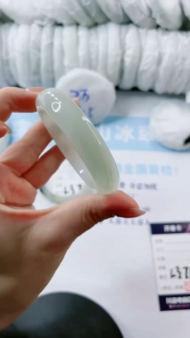 【闪购商品】石英质玉手镯未镶嵌多样性发货L374