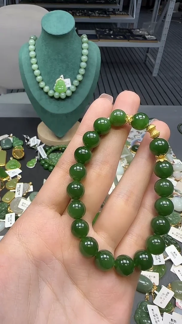 18K金镶嵌手串和田玉1