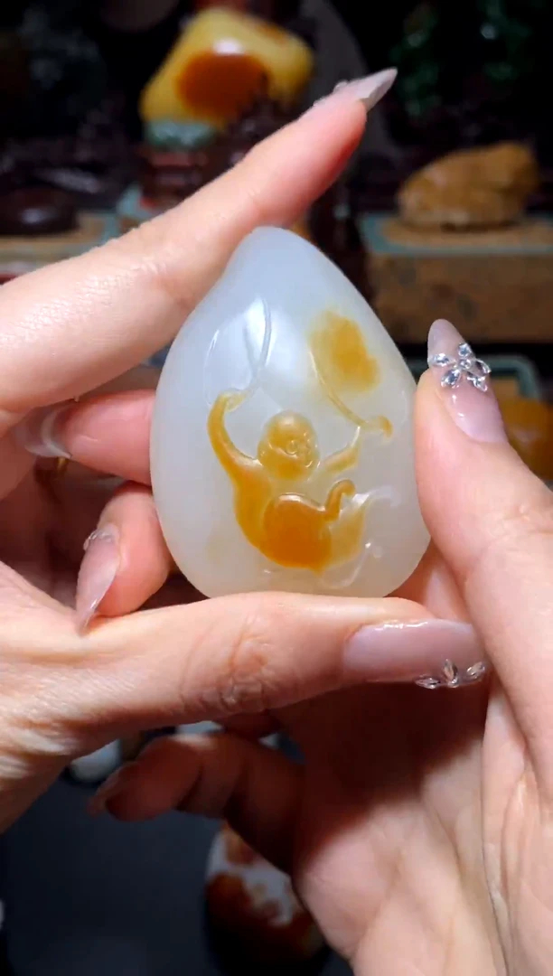 颈饰未镶嵌和田玉（糖玉）难**涂灵猴