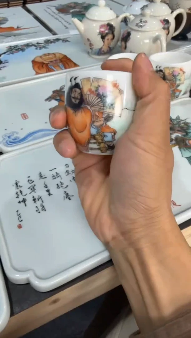 以笔为心，以瓷为纸。