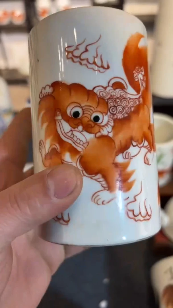 摆件瓷摆件瓷摆件狮子圆笔筒