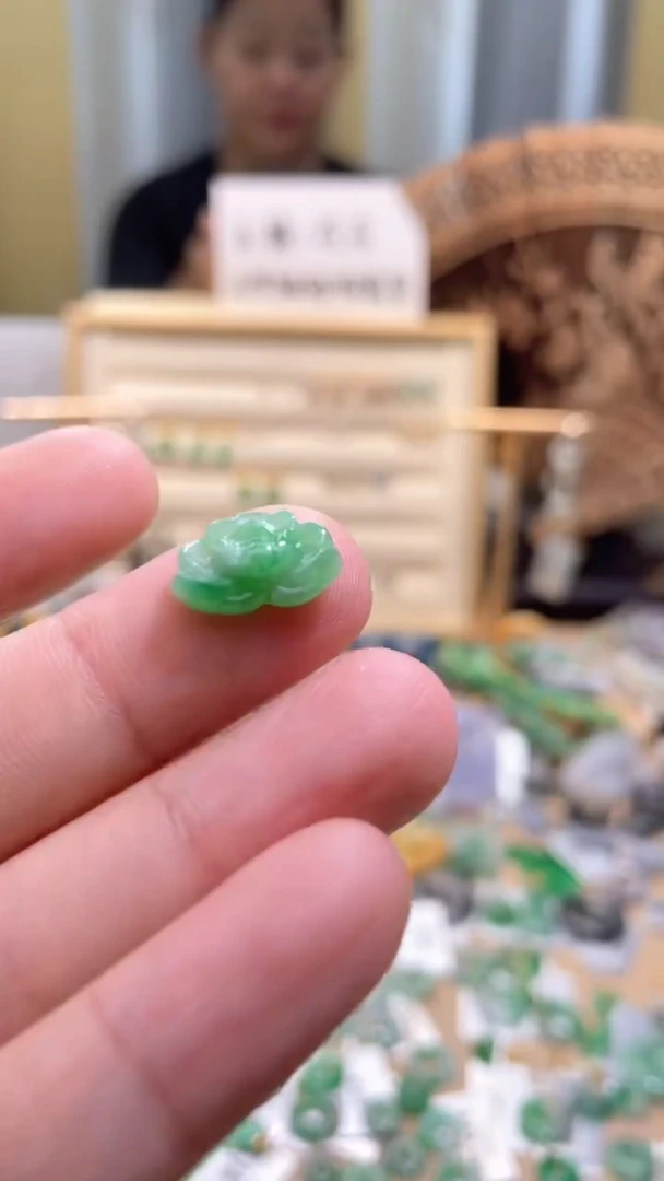 颈饰未镶嵌翡翠花滴流