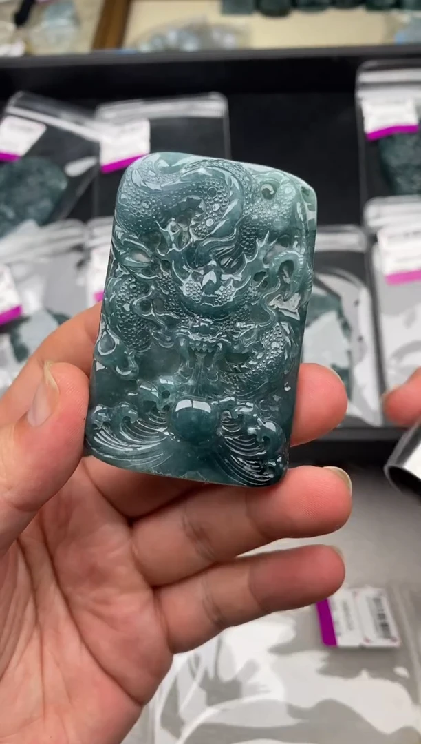 翡翠未镶嵌颈饰多样性发其一